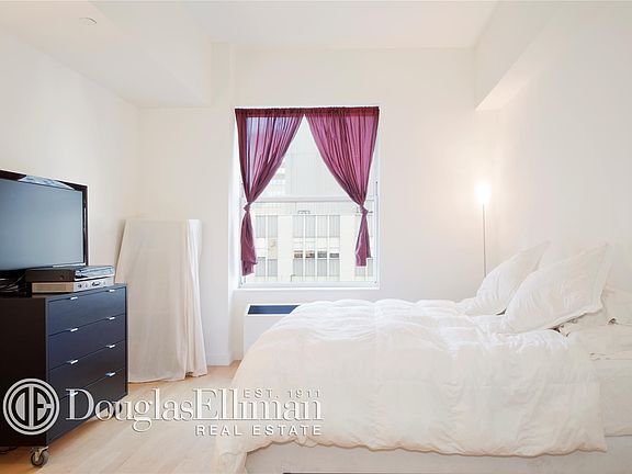 3rd image of 15 Broad St APT 2616