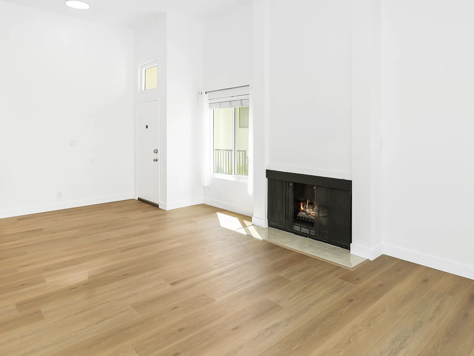 2 bed, 1059 sqft, $3,900 — Photo 3
