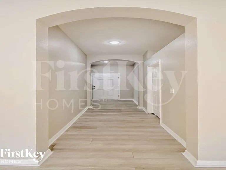 722 Parsons Pointe St — Photo 3