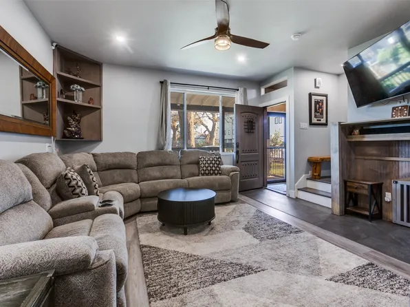 1529 Seegar St, Dallas, TX 75215