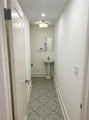 2504 Alhambra Cir — Photo 3