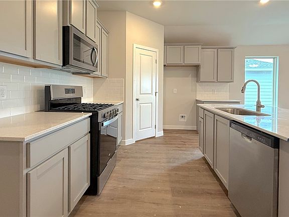 5th image of 1437 Irigoyen St