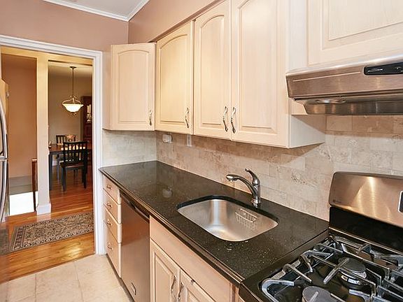 5th image of 264 Cherry Valley Ave APT A2