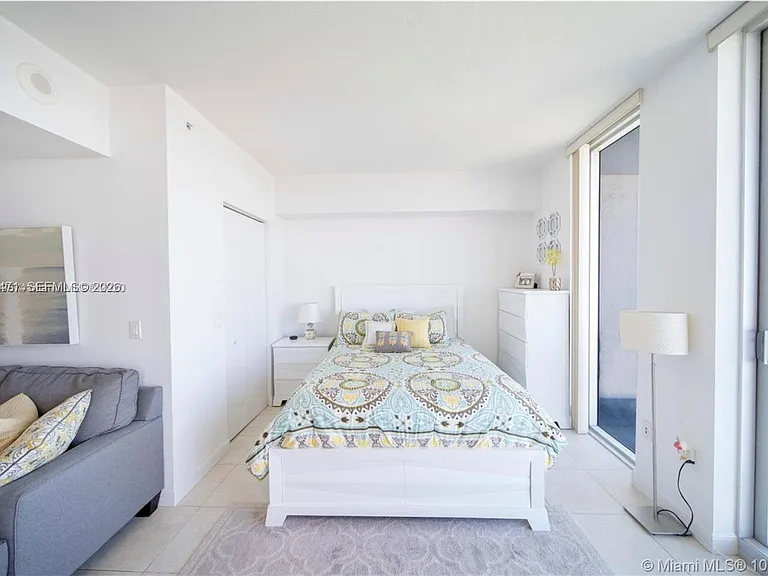185 SW 7th St #3600 — Photo 6