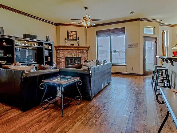 4th image of 16401 Old Oak Dr