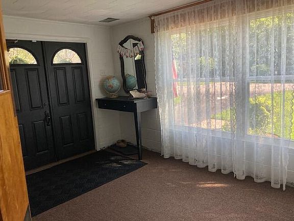 4th image of 691 Persimmon Dr