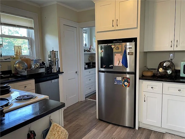 460 Morris Ave #2 — Photo 3