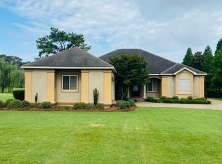 162 Canterbury Dr, Eufaula, AL 36027