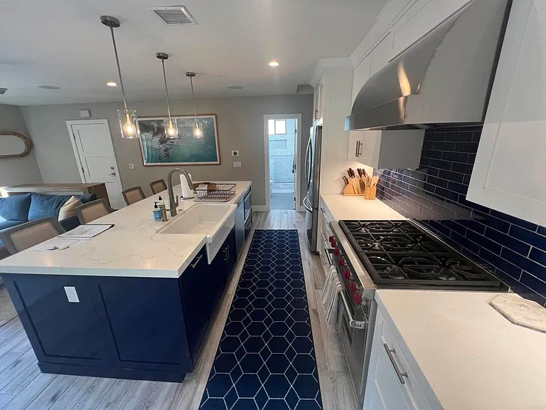 250 Avenida Monterey — Photo 28