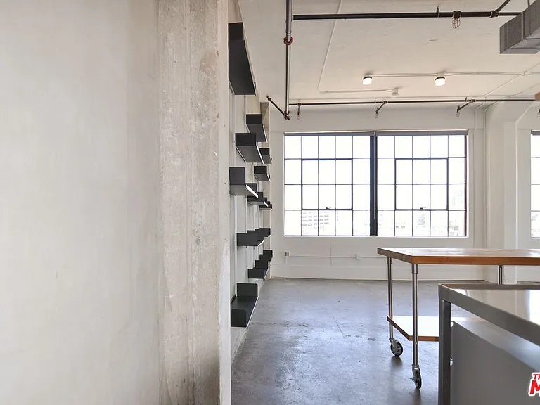 315 E 8th St #406 — Photo 13