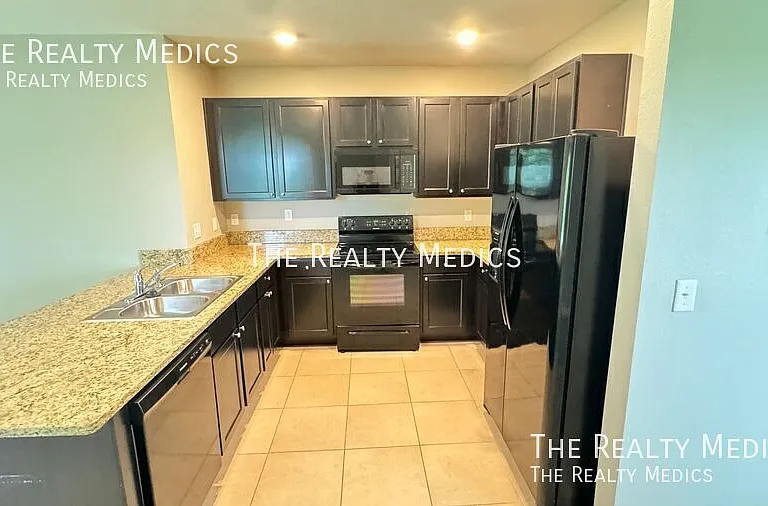 10906 Carlton Fields Dr — Photo 4