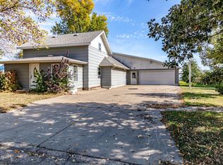 102 2nd Ave SW, Hazen, ND 58545