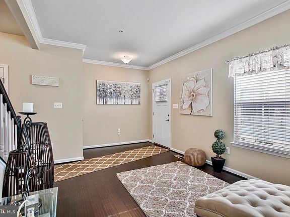 3rd image of 1221 Long Farm Ln