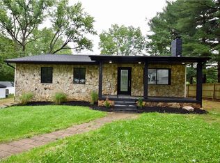 5221 Renninger Rd, Akron, OH 44319