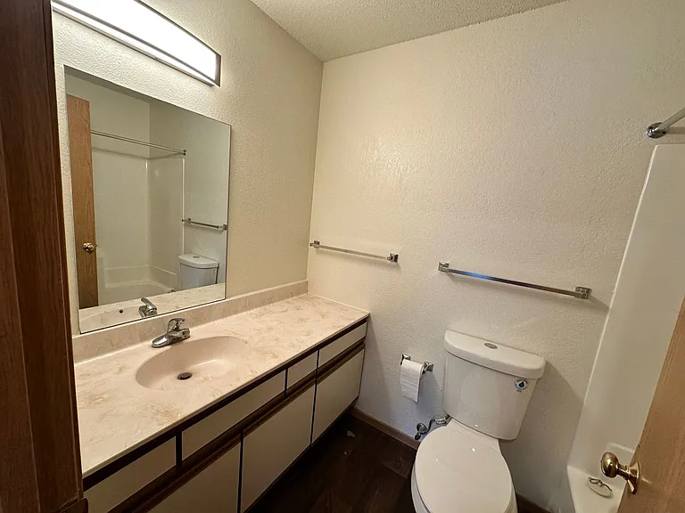 Ashwood Birchwood Apartments — Photo 36