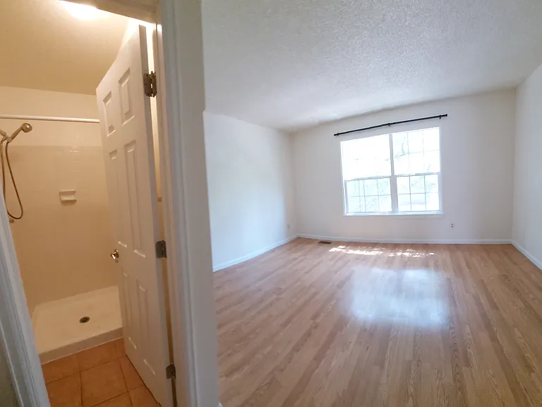 2662 E Nichols Cir — Photo 2