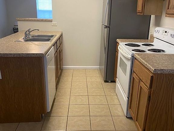 3rd image of 1300 Byrne Ave Unit B