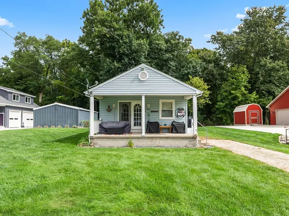 920 Lane 180 Turkey Lk, Hudson, IN 46747