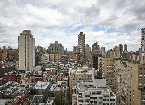 Sold by Warburg | media 6