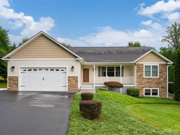 19 Stone House Rd, Hendersonville, NC 28739
