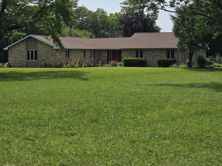 24401 W Shepley Rd — Photo 2