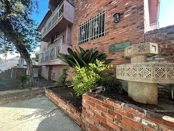 4th image of 200 N Oxford Ave #10