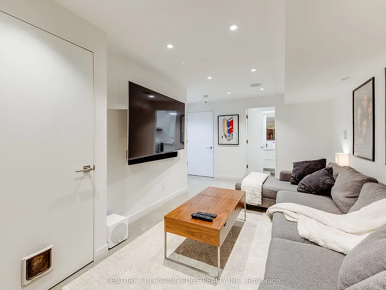 81 Dagmar Ave — Photo 49