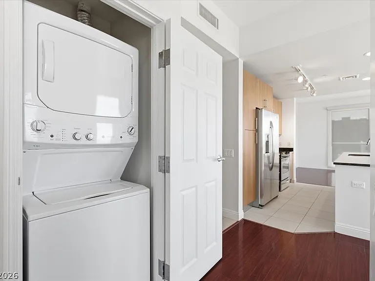 200 W Sahara Ave #3201 — Photo 15