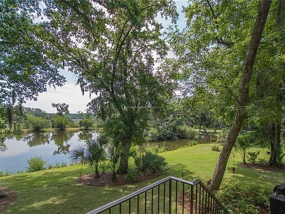 3rd image of 34 Pond Dr