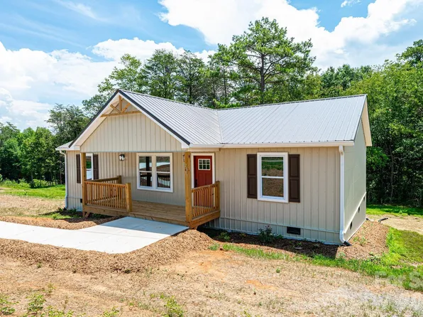 2033 Bailey Dr, Hickory, NC 28601