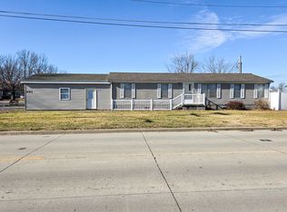 603 N Worthey St, Flora, IL 62839