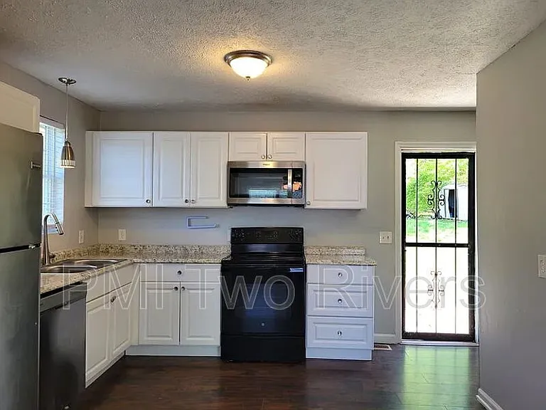 135 Brenda Ln — Photo 5