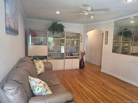 4th image of 17516 Underhill Avenue