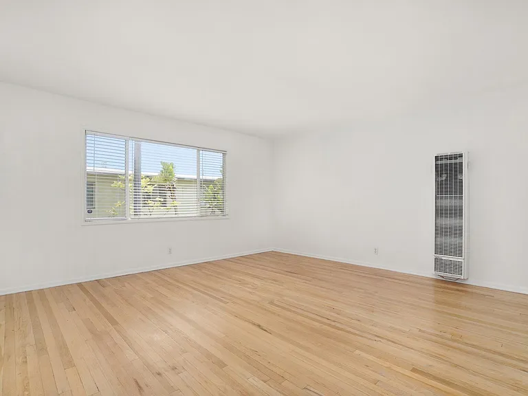 421 San Vicente Apartments — Photo 19