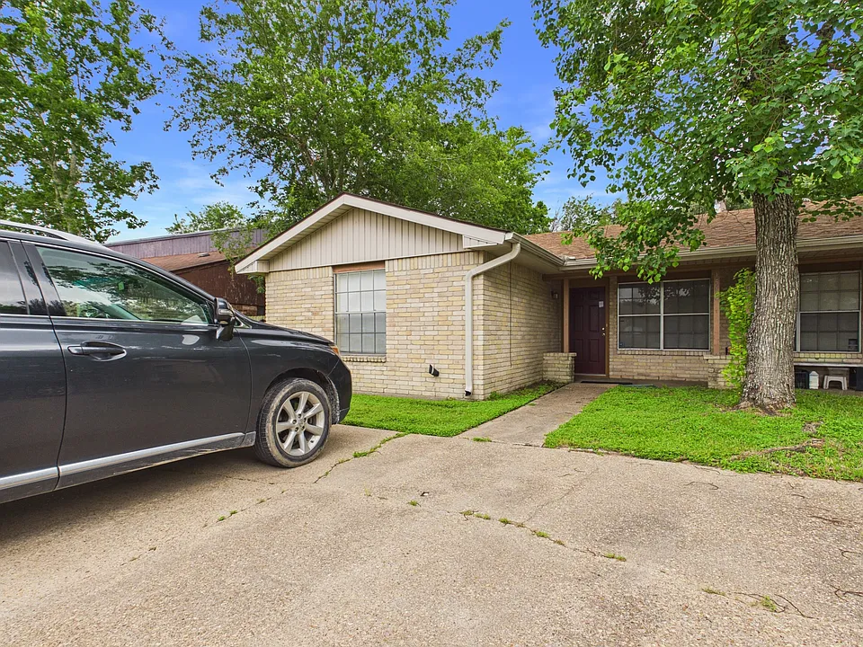 1510 Hawk Tree Dr