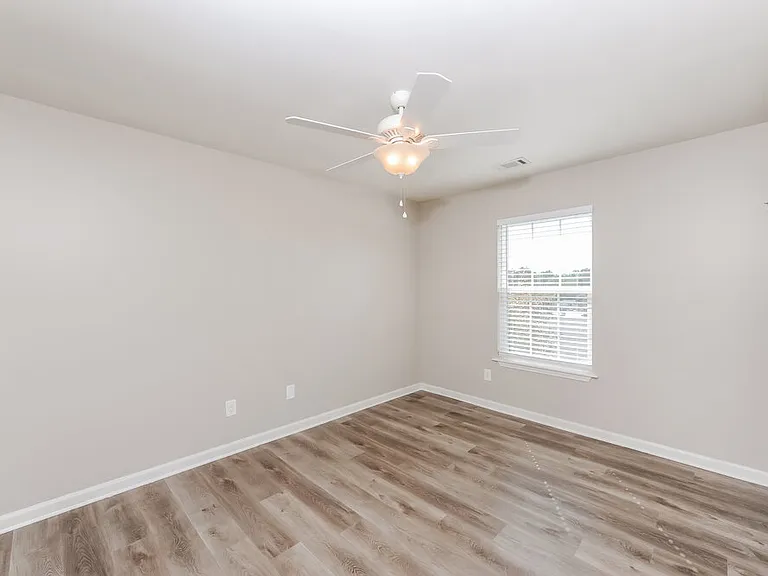 122 Village Pkwy — Photo 17