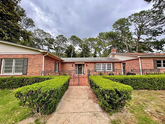 3rd image of 2115 Jerry Jones Dr