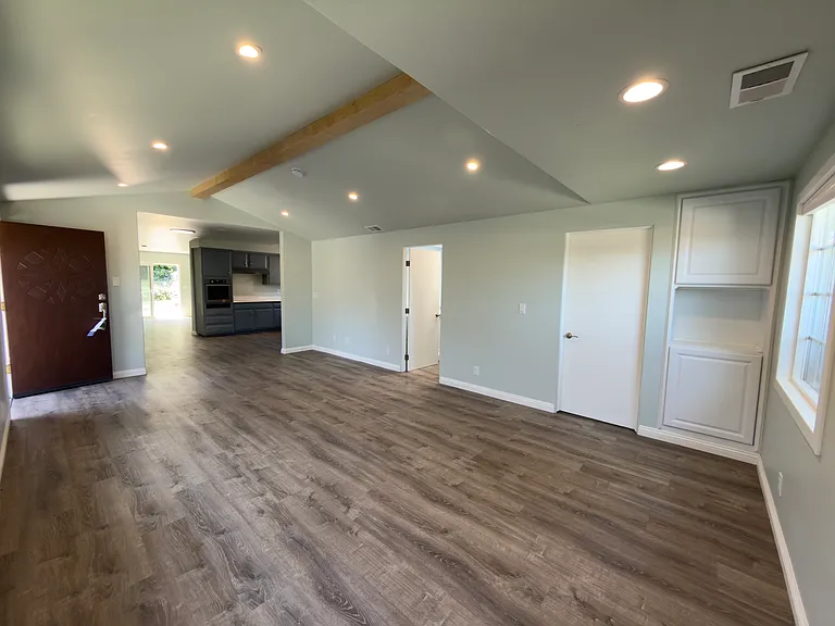 1528 Sheffield Dr — Photo 6