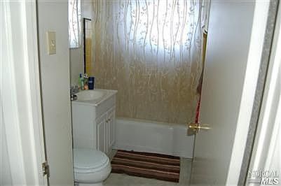 5th image of 58 Glenwood Dr
