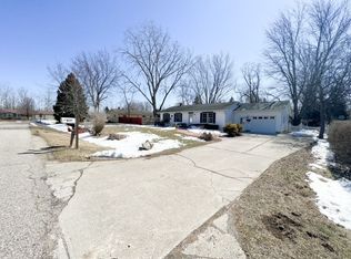 1727 Colonial Ln, Lapeer, MI
