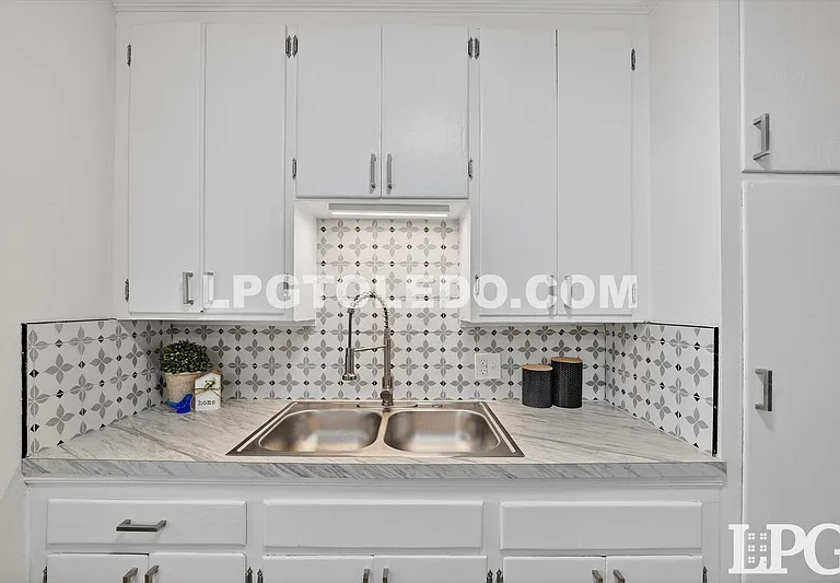 927 W Northgate Pkwy — Photo 17