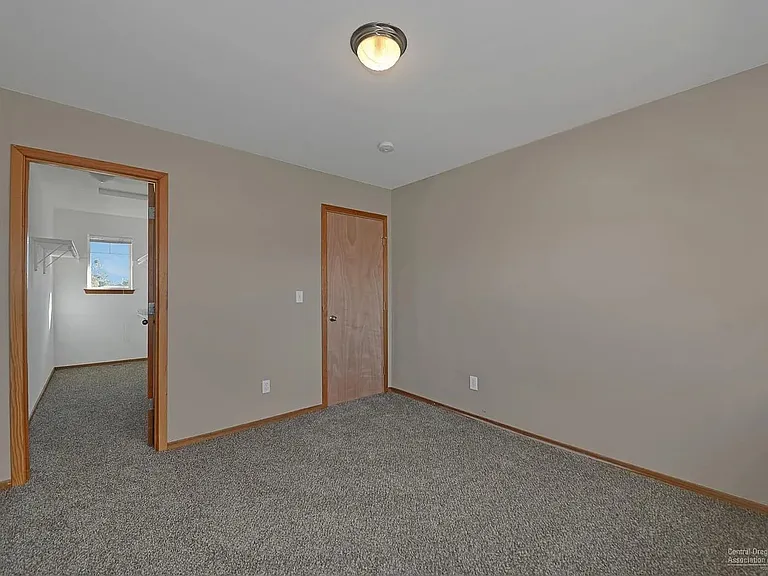 145 N Tamarack St — Photo 19