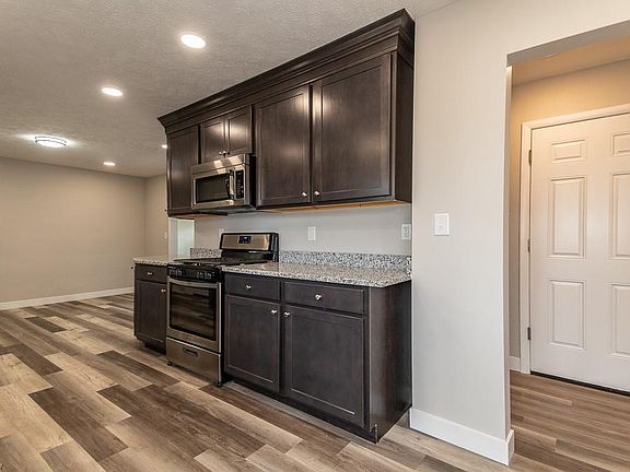 3rd image of 30011 Meadowbrook Dr