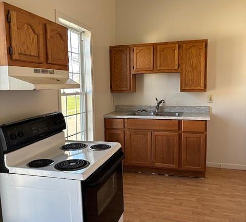 2nd image of 105 E Main St #105
