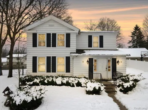 74 E Washington St, Clarkston, MI 48346