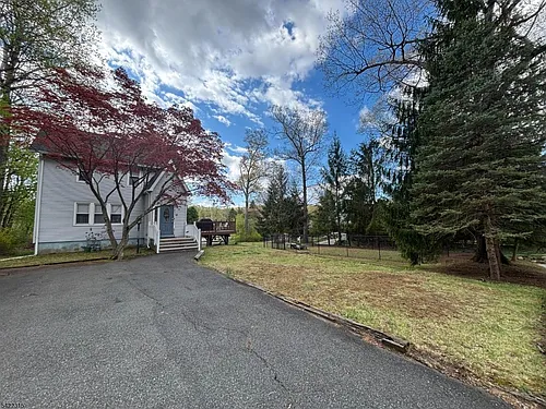 61 Circle Dr Photo 1