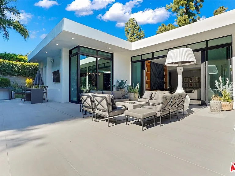 1049 Loma Vista Dr — Photo 15