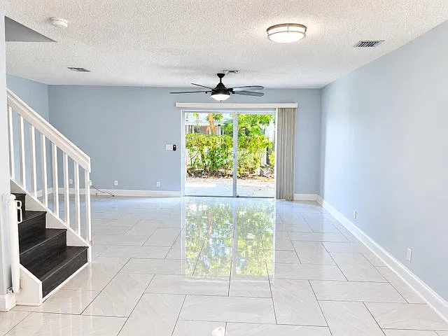 3 bed, 1386 sqft, $2,900 — Photo 3