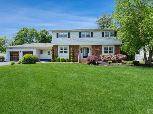 810 Hoover Dr, North Brunswick, NJ 08902