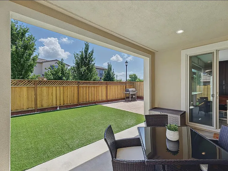 410 E Redberry Pl — Photo 17